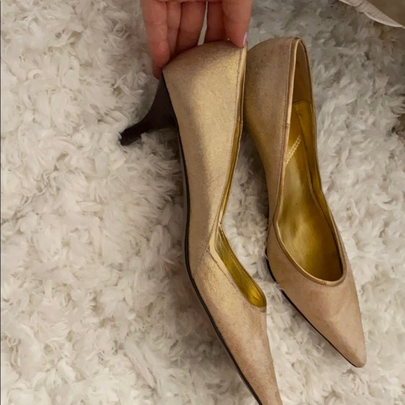 Tahari Short heels - Picture 3 of 3